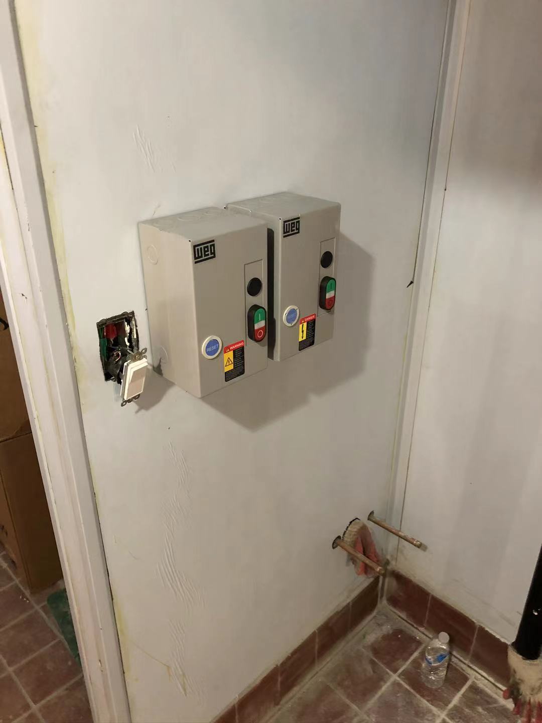 Exhaust fan starting switch and speed controller