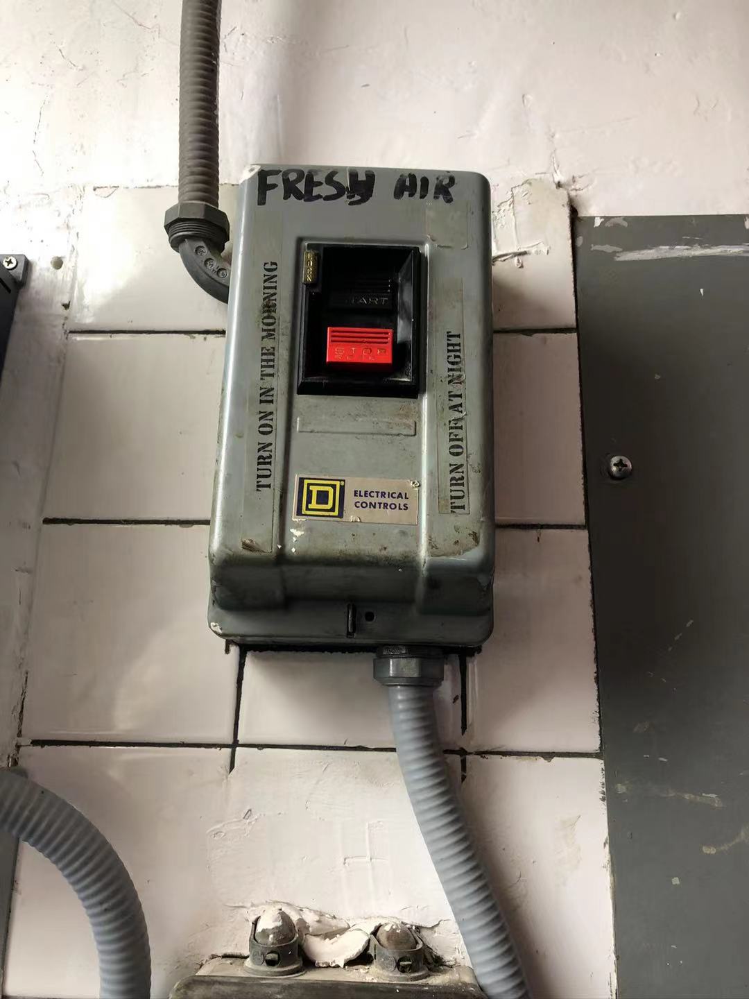 Exhaust fan starting switch and speed controller